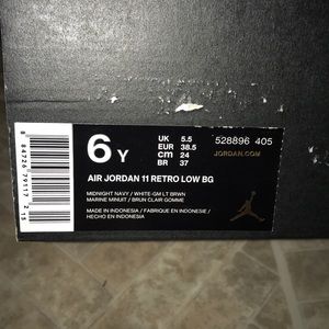 Air Jordan Retro 11 Midnight Navy Gum